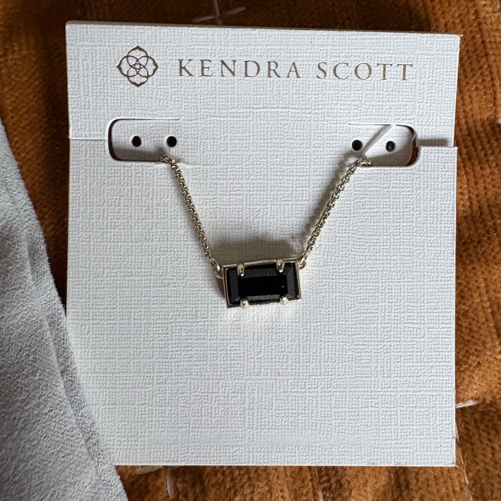 Kendra Scott Pattie Gold Chain with Black Pendant Necklave
